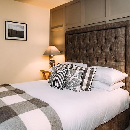 The Assheton Arms Hotel คลิเธอโร ภายนอก รูปภาพ