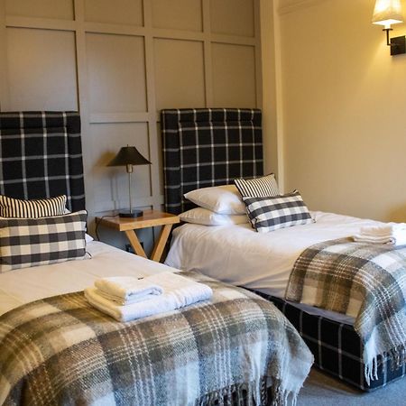 The Assheton Arms Hotel คลิเธอโร ภายนอก รูปภาพ
