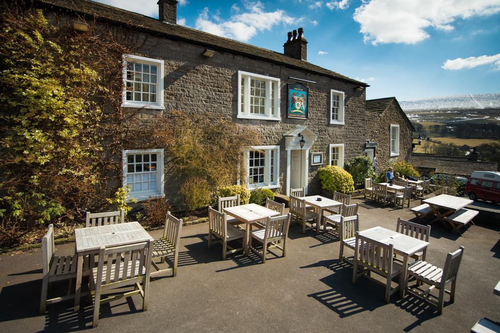 The Assheton Arms Hotel คลิเธอโร ภายนอก รูปภาพ