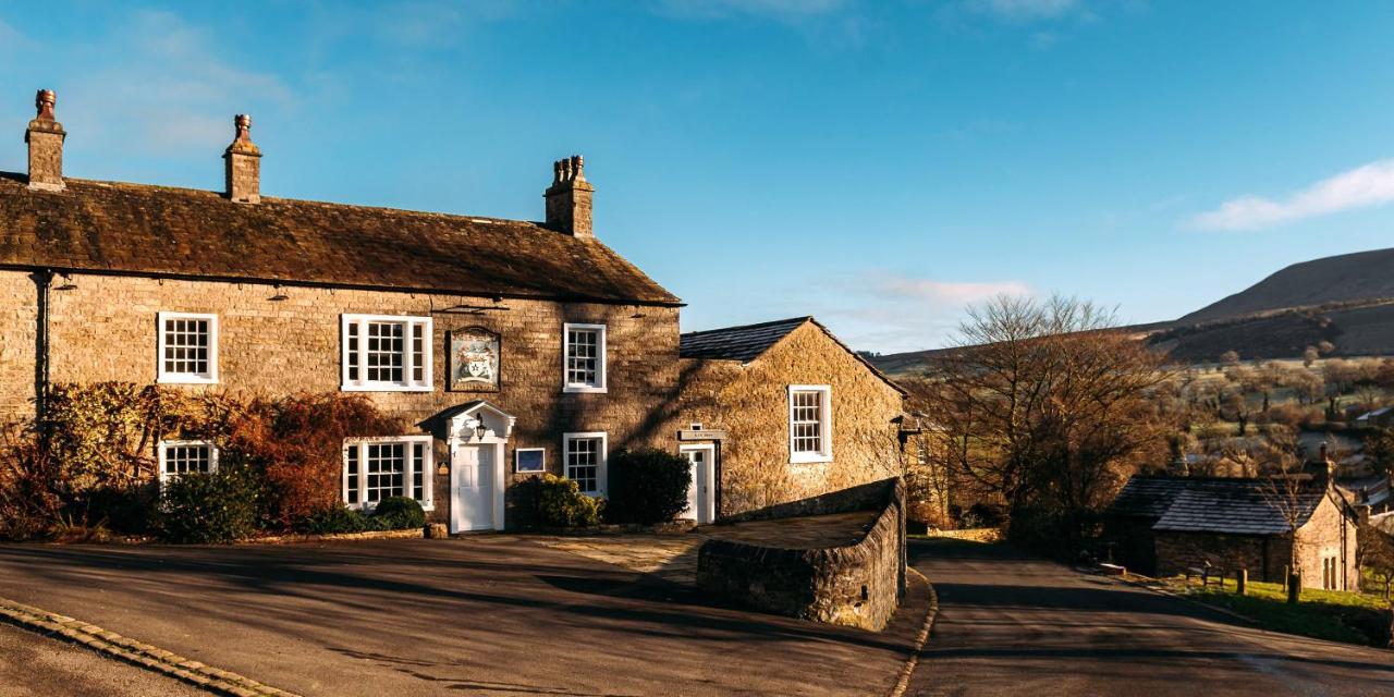 The Assheton Arms Hotel คลิเธอโร ภายนอก รูปภาพ
