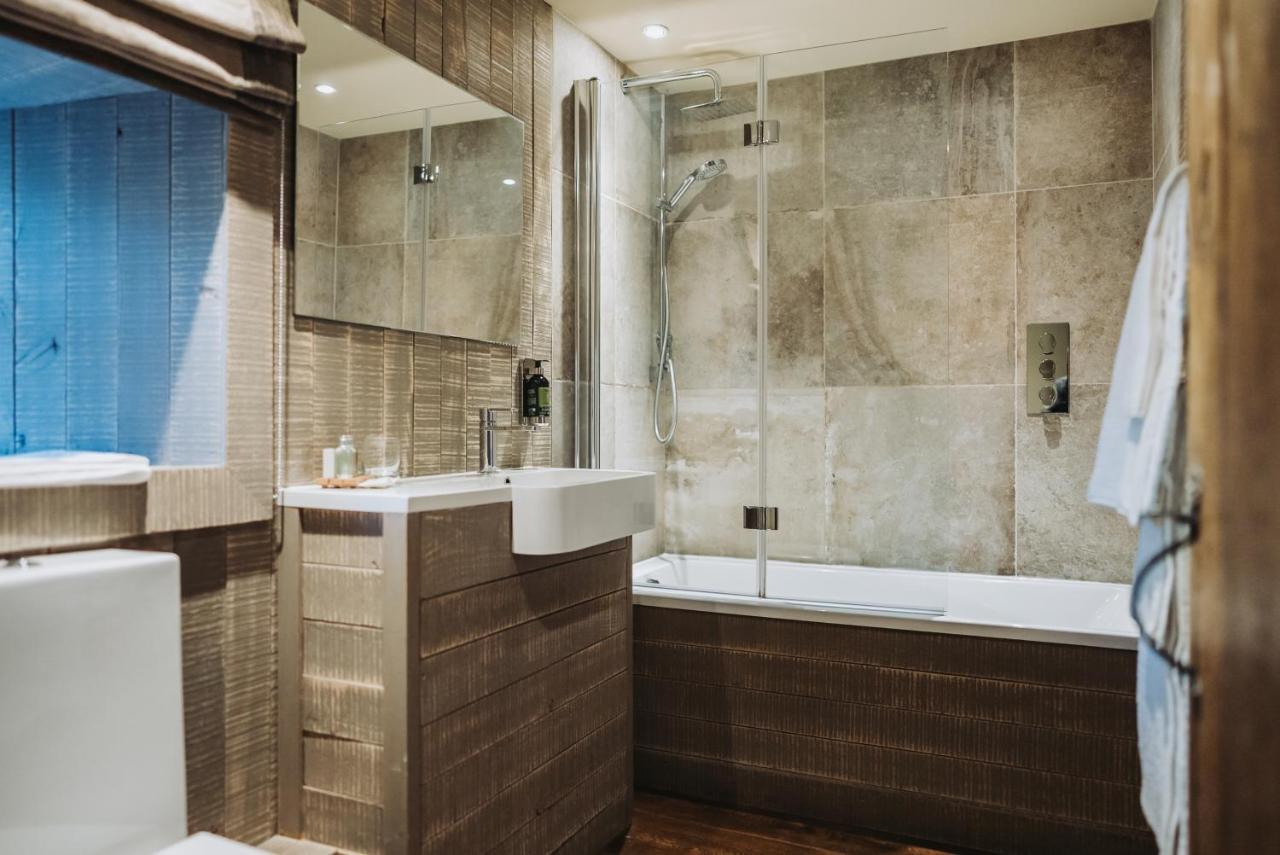 The Assheton Arms Hotel คลิเธอโร ภายนอก รูปภาพ