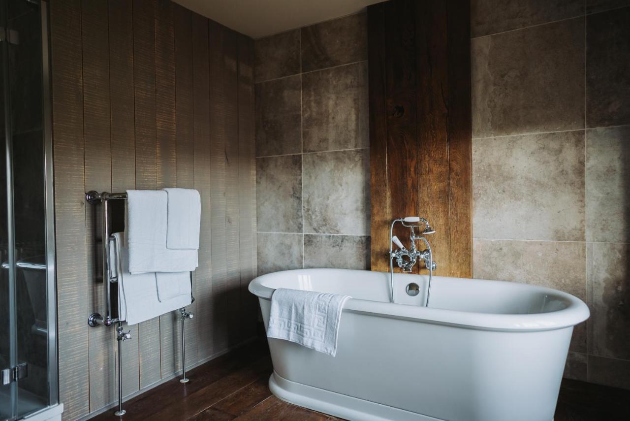 The Assheton Arms Hotel คลิเธอโร ภายนอก รูปภาพ