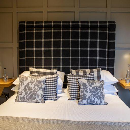 The Assheton Arms Hotel คลิเธอโร ภายนอก รูปภาพ