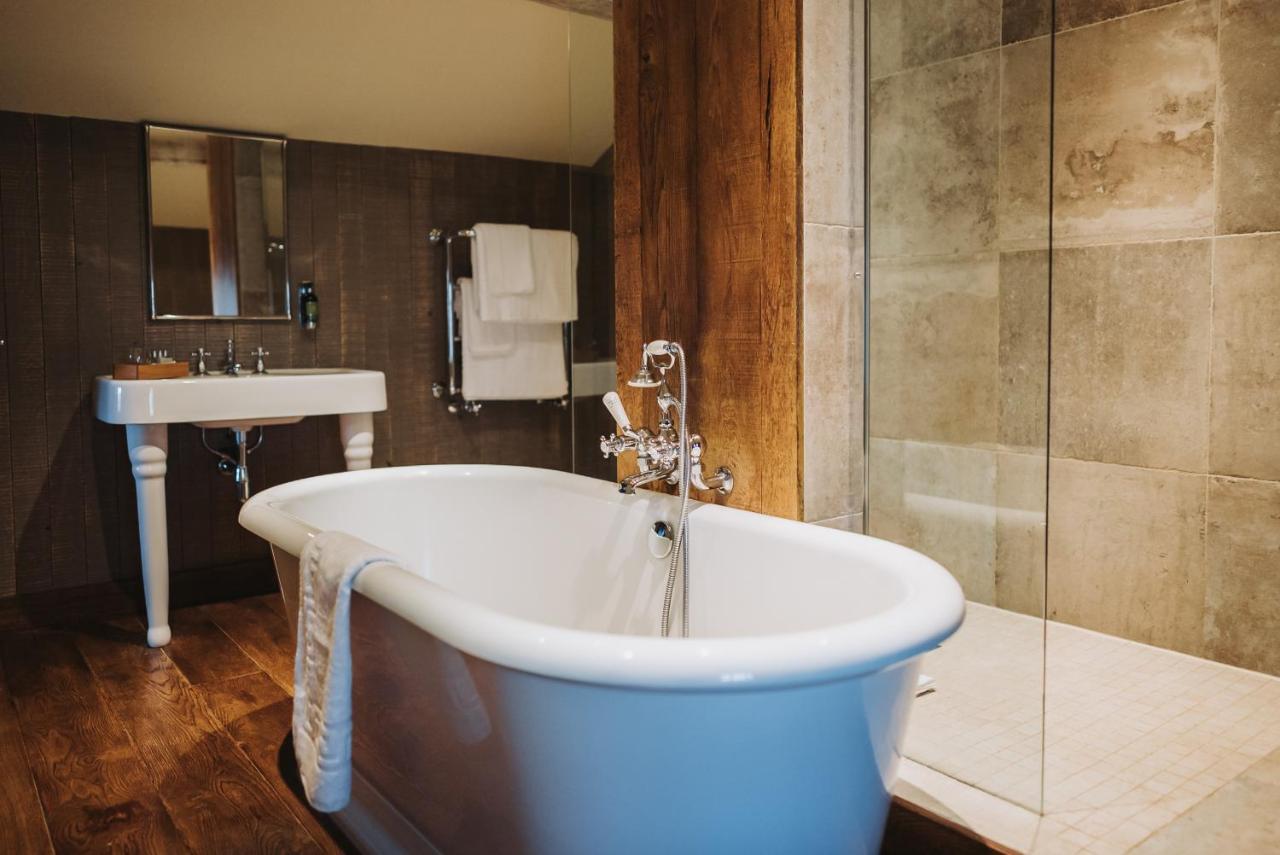 The Assheton Arms Hotel คลิเธอโร ภายนอก รูปภาพ