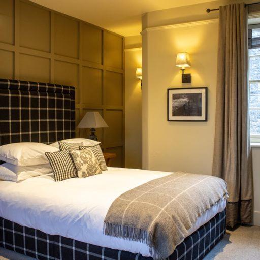The Assheton Arms Hotel คลิเธอโร ภายนอก รูปภาพ
