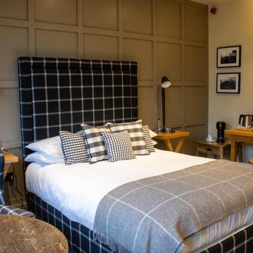 The Assheton Arms Hotel คลิเธอโร ภายนอก รูปภาพ