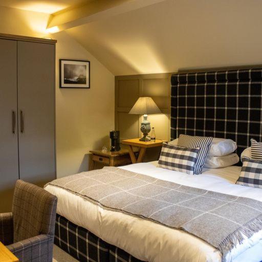 The Assheton Arms Hotel คลิเธอโร ภายนอก รูปภาพ
