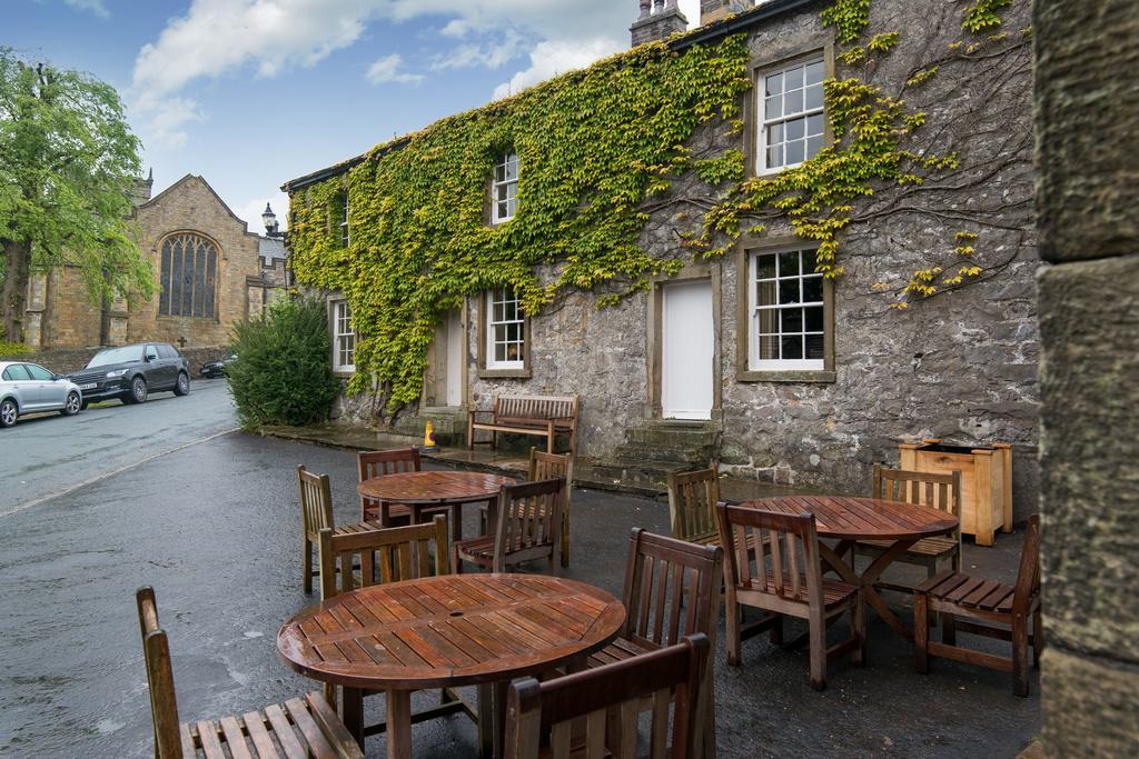 The Assheton Arms Hotel คลิเธอโร ภายนอก รูปภาพ