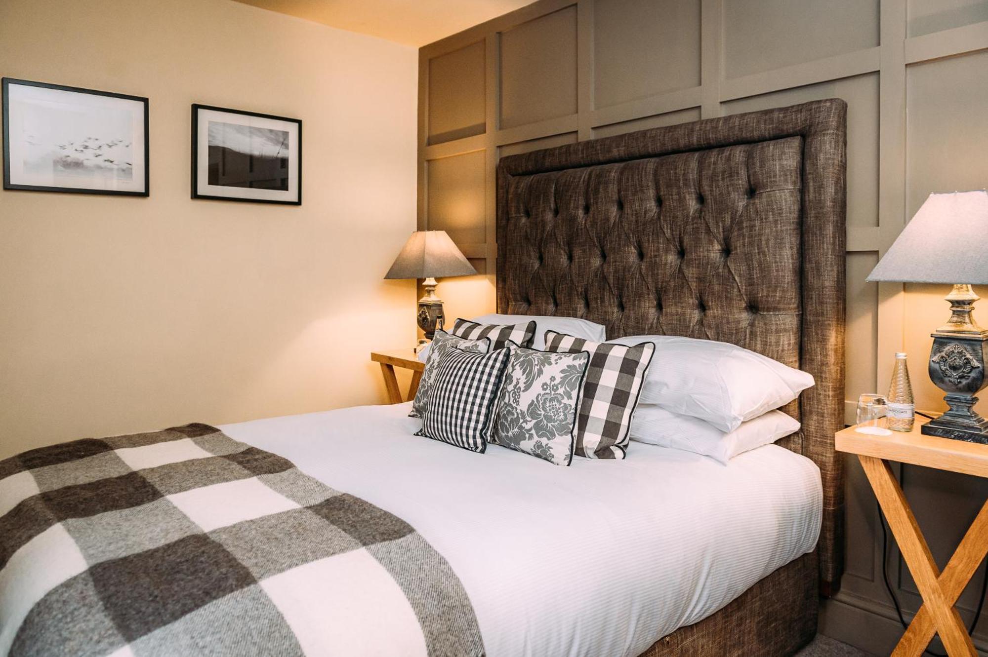 The Assheton Arms Hotel คลิเธอโร ภายนอก รูปภาพ