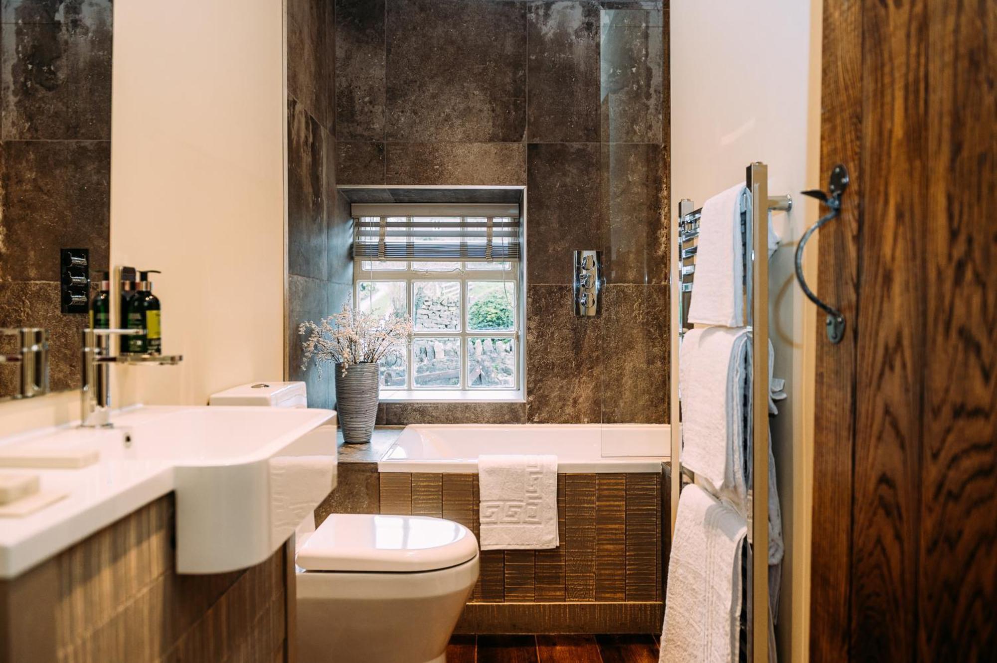 The Assheton Arms Hotel คลิเธอโร ภายนอก รูปภาพ