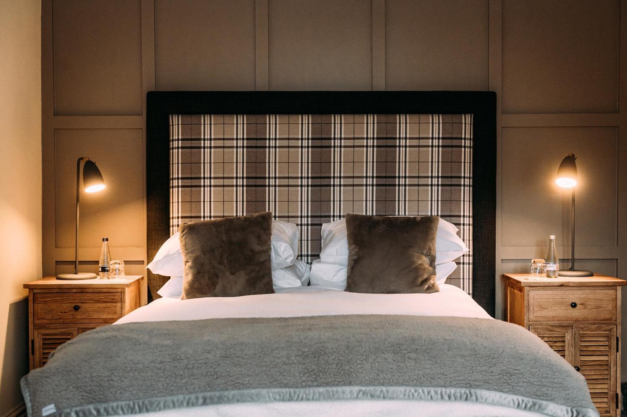 The Assheton Arms Hotel คลิเธอโร ภายนอก รูปภาพ
