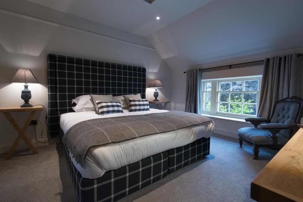 The Assheton Arms Hotel คลิเธอโร ภายนอก รูปภาพ