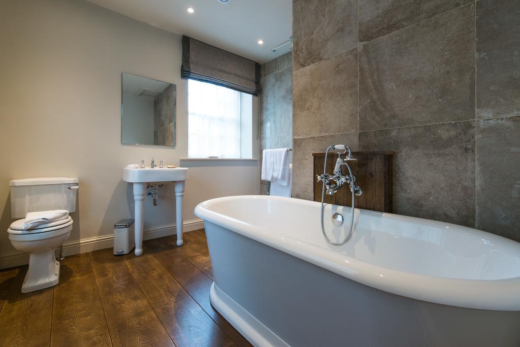 The Assheton Arms Hotel คลิเธอโร ภายนอก รูปภาพ