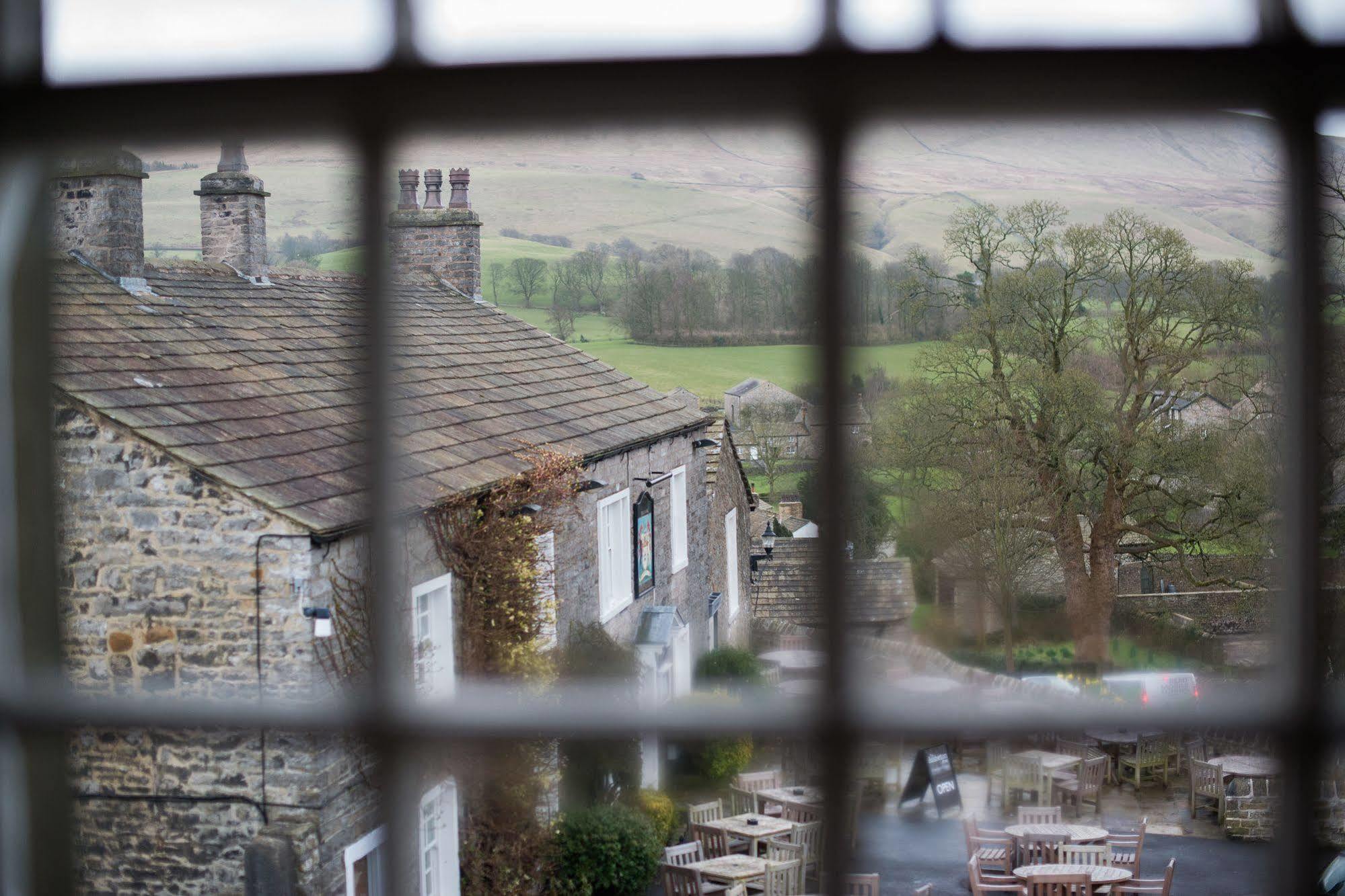 The Assheton Arms Hotel คลิเธอโร ภายนอก รูปภาพ